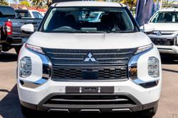 2025 Mitsubishi Outlander ES ZM MY24 White Diamond