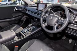 2025 Mitsubishi Outlander ES ZM MY24 White Diamond
