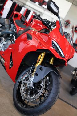 2025 Ducati Panigale V2 S Panigale Red