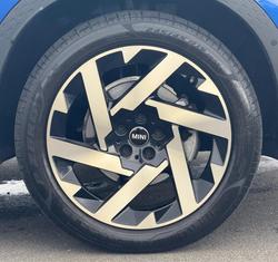 2025 MINI Countryman C Favoured