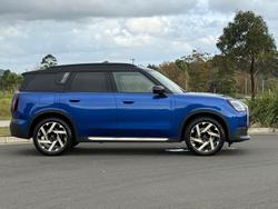 2025 MINI Countryman C Favoured