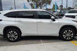 2022 Toyota
                Kluger GXL