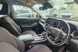 2022 Toyota
                Kluger GX