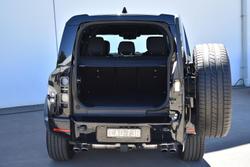 2023 Land Rover Defender 110 P525 V8 L663 MY23.5 AWD Santorini Black