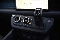 2023 Land Rover Defender 110 P525 V8 L663 MY23.5 AWD Santorini Black