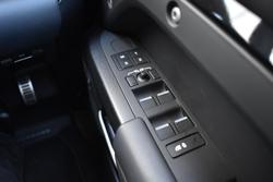 2023 Land Rover Defender 110 P525 V8 L663 MY23.5 AWD Santorini Black