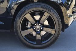 2023 Land Rover Defender 110 P525 V8 L663 MY23.5 AWD Santorini Black