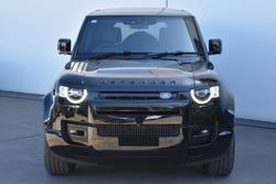 2023 Land Rover Defender 110 P525 V8 L663 MY23.5 AWD Santorini Black