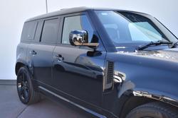 2023 Land Rover Defender 110 P525 V8 L663 MY23.5 AWD Santorini Black