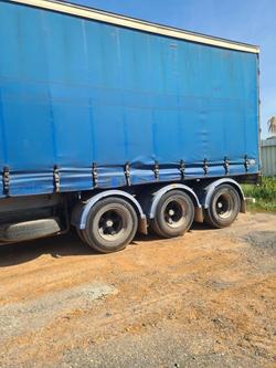Krueger Tri-Axle Curtainsider Trailer