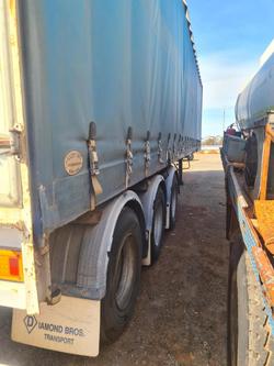 Krueger Tri-Axle Curtainsider Trailer