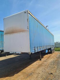 Krueger Tri-Axle Curtainsider Trailer