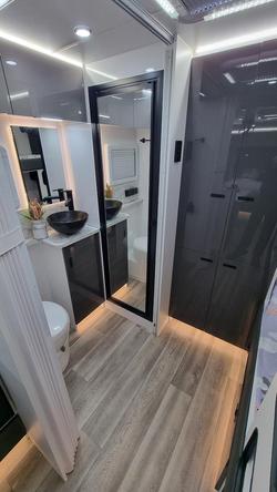 2025 Nikola Caravans Nik Klp 21'6'' 2 Bunk