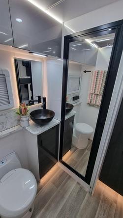 2025 Nikola Caravans Nik Klp 21'6'' 2 Bunk
