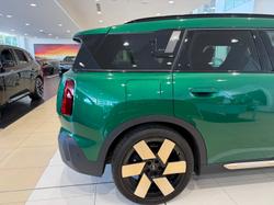 2024 MINI Countryman SE Favoured
