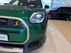 2024 MINI Countryman SE Favoured