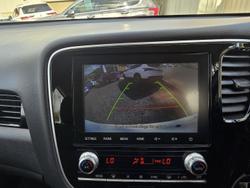 2021 Mitsubishi
                Outlander ES