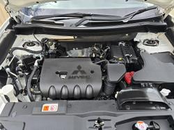 2021 Mitsubishi
                Outlander ES