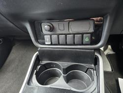 2021 Mitsubishi
                Outlander ES