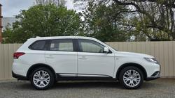 2021 Mitsubishi
                Outlander ES