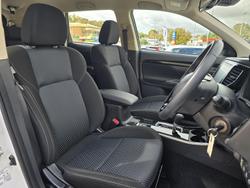 2021 Mitsubishi
                Outlander ES