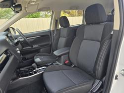 2021 Mitsubishi
                Outlander ES