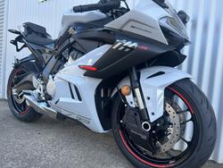 CFMOTO 675SR-R ROAD GREY