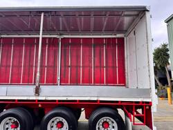2009 Vawdrey
22 Pallet Sd Curtain R/T, Fork Lift, Safety Kick Up Rails