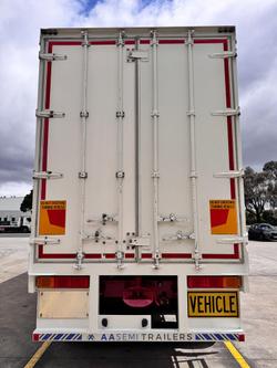 2009 Vawdrey
22 Pallet Sd Curtain R/T, Fork Lift, Safety Kick Up Rails