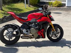 2025 Ducati Streetfighter V4 S Streetfighter Red