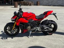 2025 Ducati Streetfighter V4 S Streetfighter Red