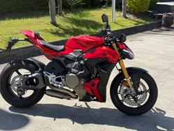 2025 Ducati Streetfighter V4 S Streetfighter Red