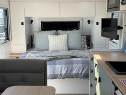 2025 Franklin Razor 220 Triple Bunk