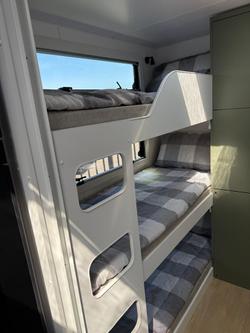 2025 Franklin Razor 220 Triple Bunk