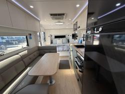 2025 Franklin Razor 220 Triple Bunk