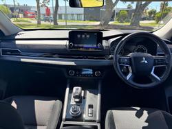 2024 Mitsubishi Outlander ES ZM MY24 White
