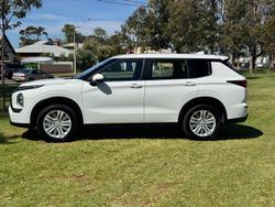 2024 Mitsubishi Outlander ES ZM MY24 White
