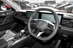 2025 MG
                HS Super Hybrid Essence