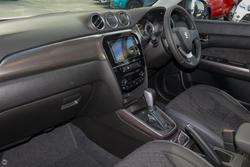 2024 Suzuki Vitara Turbo LY Series II Cool White