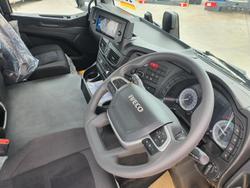 2025 Iveco
S-Way AT270