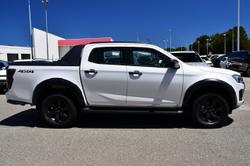 2025 Isuzu
D-MAX X-TERRAIN