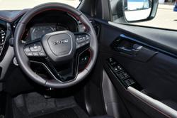 2025 Isuzu
D-MAX X-TERRAIN