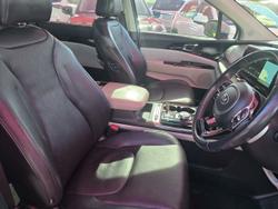 2021 Kia
                Carnival Platinum