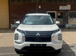 2023 Mitsubishi Outlander ES