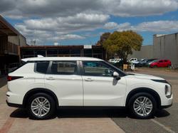 2023 Mitsubishi Outlander ES