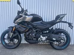 CFMOTO 450NK ROAD BLACK