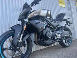 CFMOTO 450NK ROAD BLACK