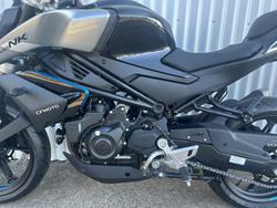 CFMOTO 450NK ROAD BLACK