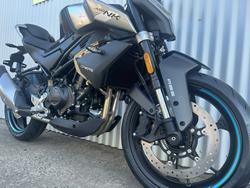 CFMOTO 450NK ROAD BLACK