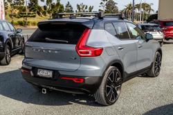 2022 Volvo XC40 T5 R-Design